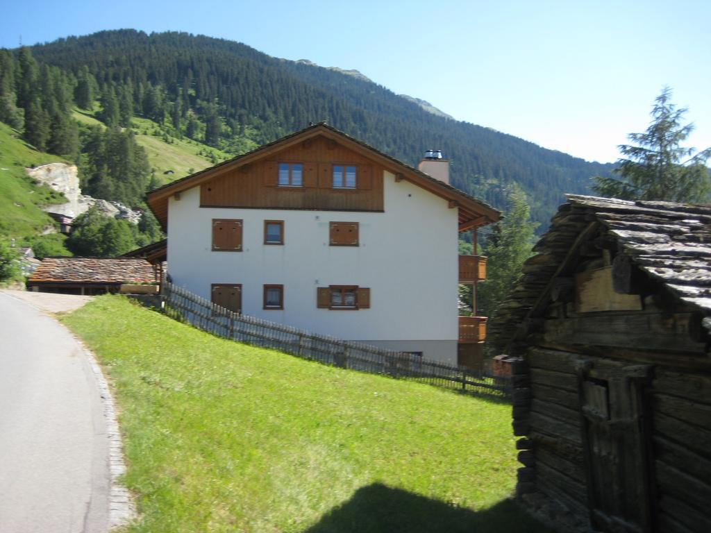 Dachwohnung Unterem Hoereli Vals Luaran gambar